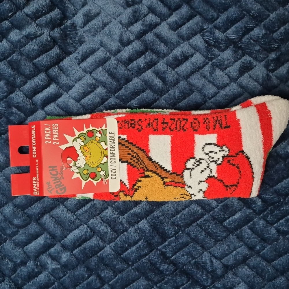 The Grinch & Max The Dog 2 Pack Of Cozy Socks, New With Tags!